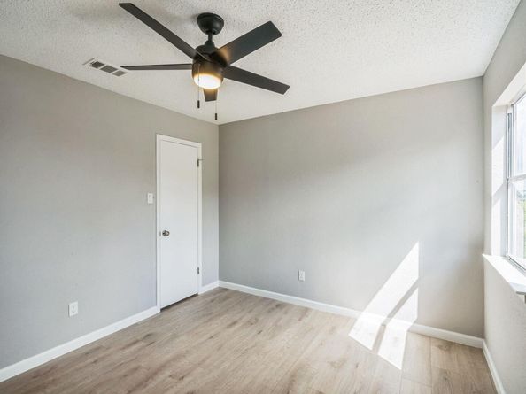 6914 Rifle BND, Austin TX 78736