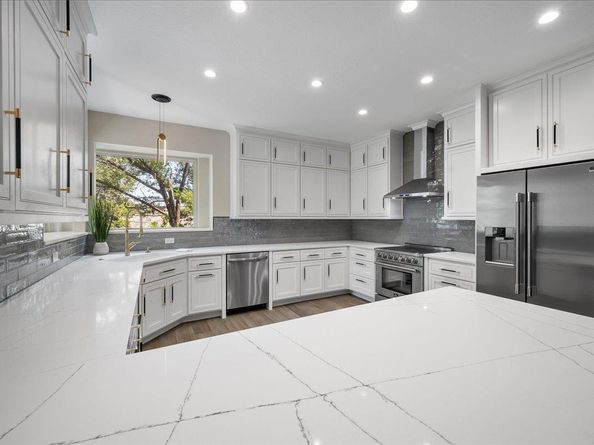 105 Rupen DR, Lakeway TX 78734