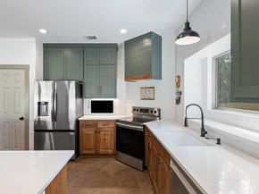 206 Cargill DR, Spicewood TX 78669