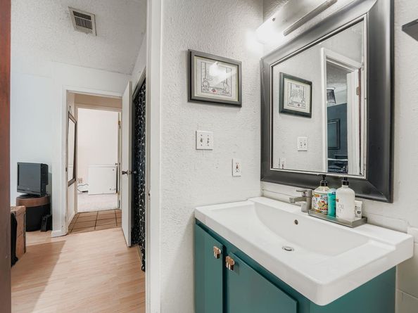 1705 Crossing PL A109, Austin TX 78741