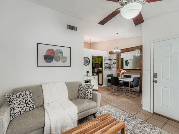 1705 Crossing PL A109, Austin TX 78741
