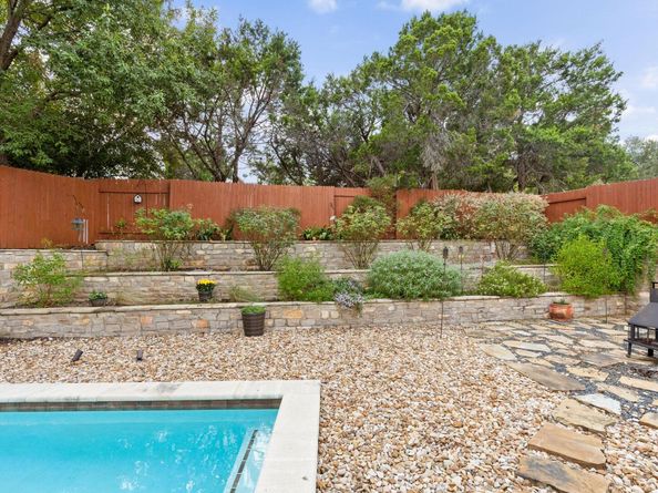 7109 Via Correto DR, Austin TX 78749