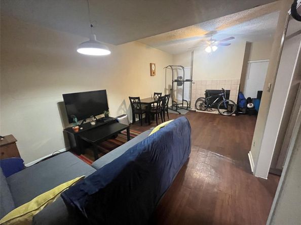 1910 Robbins PL 207, Austin TX 78705
