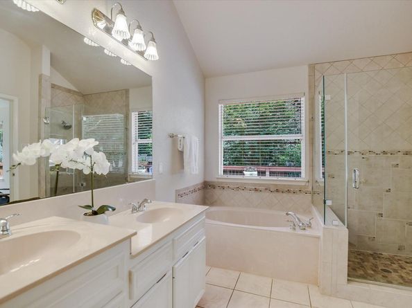 10902 Sierra Oaks, Austin TX 78759