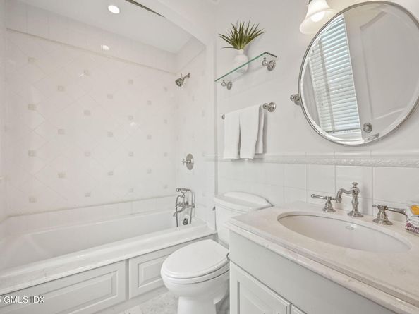 52 Carriglea Drive, Riverside CT 06878