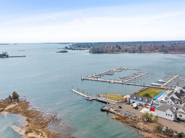 52 Carriglea Drive, Riverside CT 06878