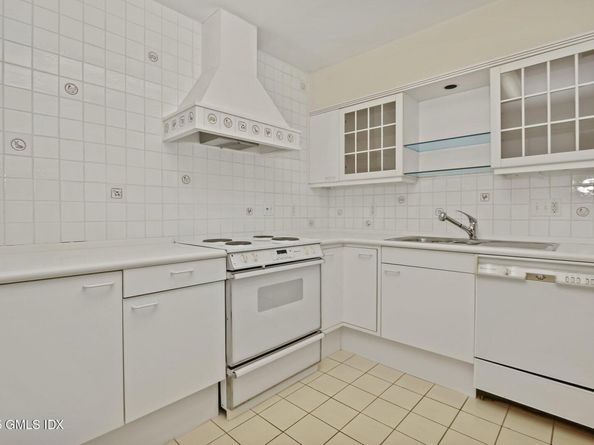 8 Tinker Lane, Greenwich CT 06830