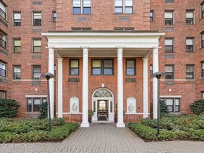 40 W Elm Street 3D&E, Greenwich CT 06830