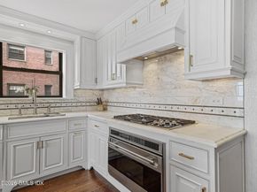 40 W Elm Street 3D&E, Greenwich CT 06830