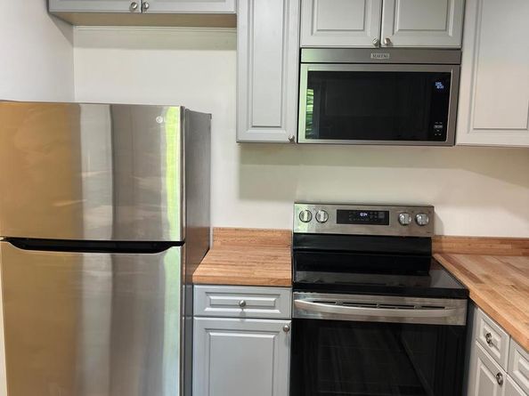4000 Gypsy Lane 420D, Philadelphia PA 19129