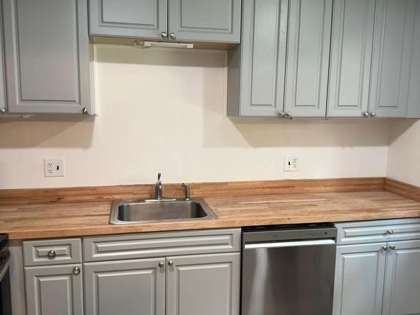 4000 Gypsy Lane 420D, Philadelphia PA 19129