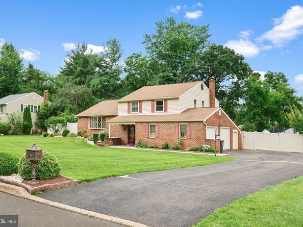 18 Daffodil Drive, Southampton PA 18966