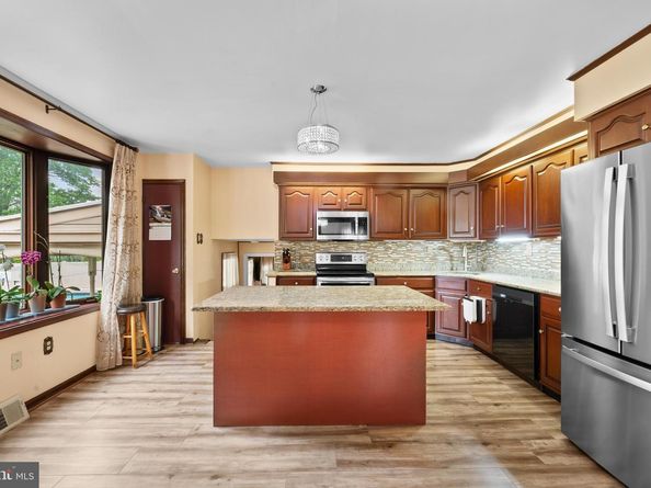 18 Daffodil Drive, Southampton PA 18966