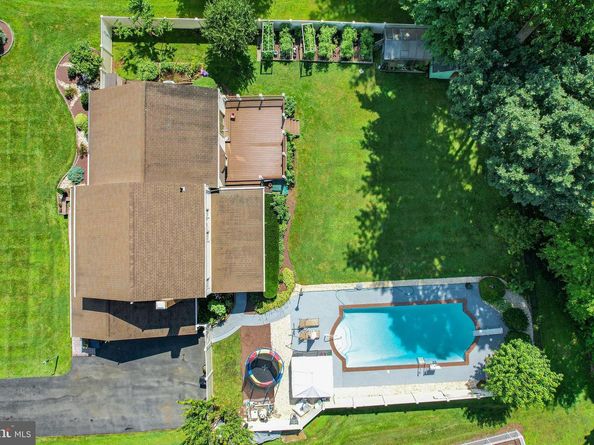 18 Daffodil Drive, Southampton PA 18966