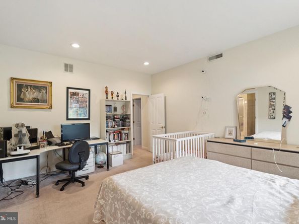 1439 Byberry Road, Huntingdon Valley PA 19006