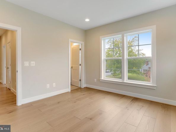806 Meadow Lane SW, Vienna VA 22180
