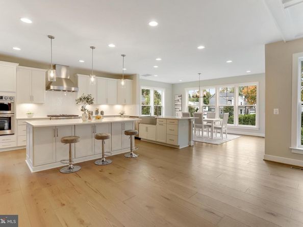 806 Meadow Lane SW, Vienna VA 22180