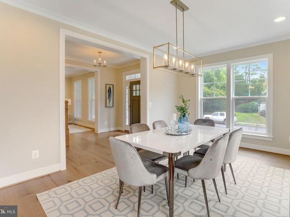 806 Meadow Lane SW, Vienna VA 22180
