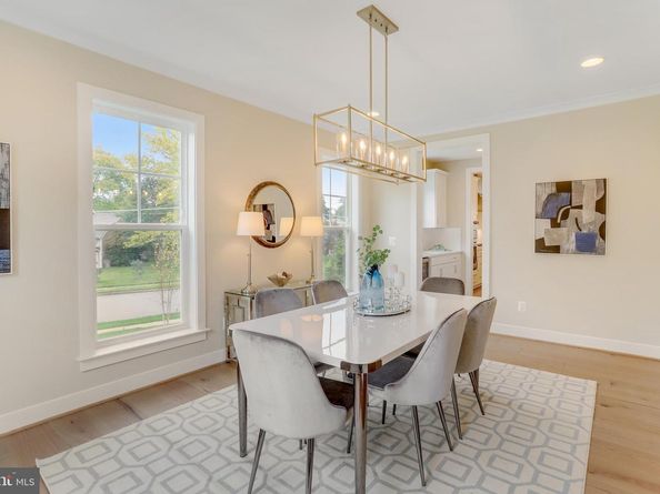 806 Meadow Lane SW, Vienna VA 22180