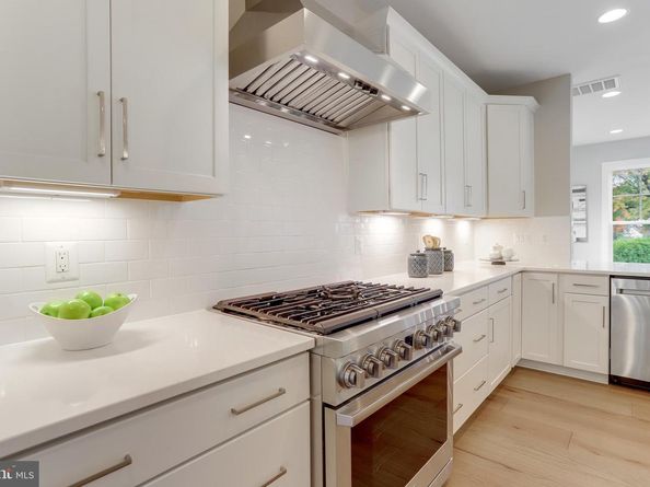 806 Meadow Lane SW, Vienna VA 22180