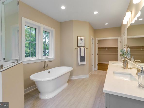 806 Meadow Lane SW, Vienna VA 22180