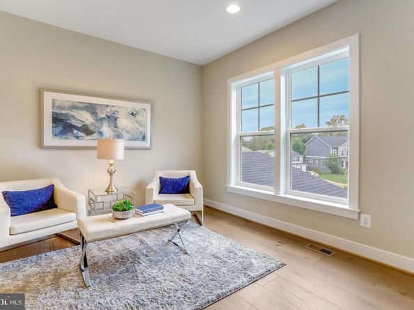 806 Meadow Lane SW, Vienna VA 22180
