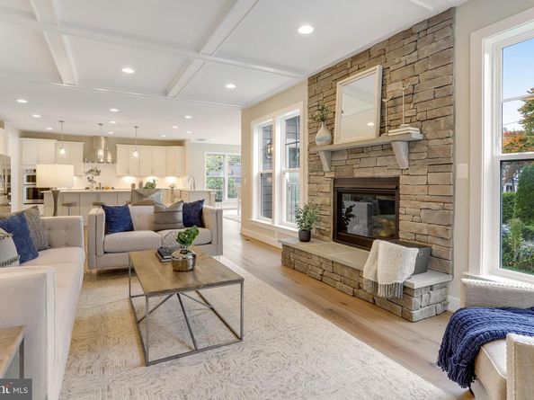 806 Meadow Lane SW, Vienna VA 22180