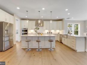 806 Meadow Lane SW, Vienna VA 22180