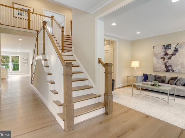 806 Meadow Lane SW, Vienna VA 22180