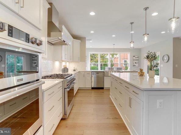 806 Meadow Lane SW, Vienna VA 22180