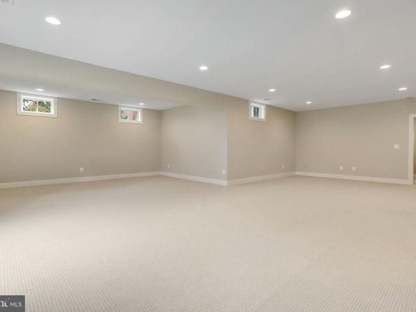 806 Meadow Lane SW, Vienna VA 22180