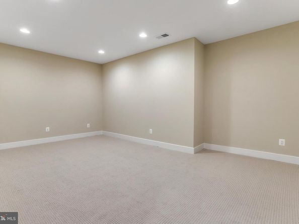 806 Meadow Lane SW, Vienna VA 22180