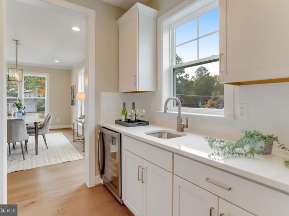 806 Meadow Lane SW, Vienna VA 22180