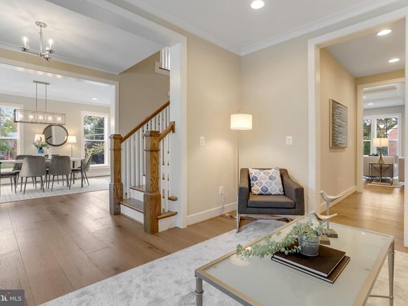 806 Meadow Lane SW, Vienna VA 22180