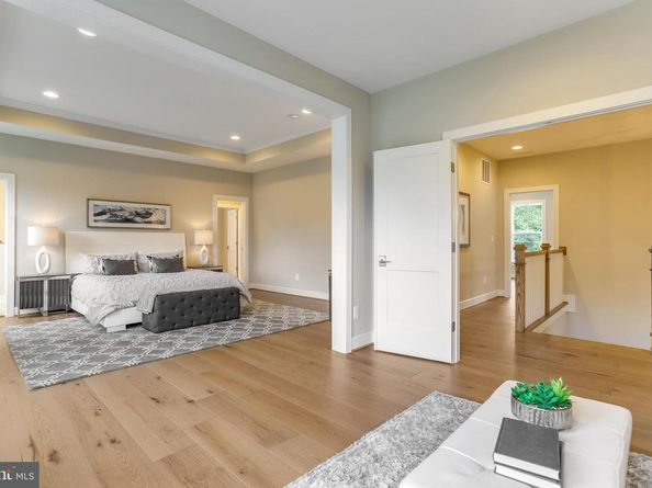806 Meadow Lane SW, Vienna VA 22180