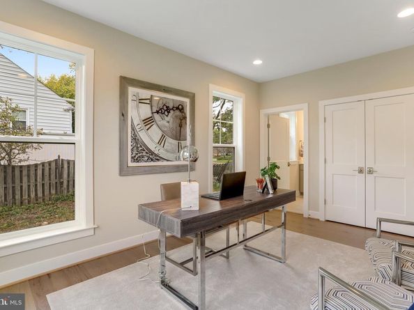 806 Meadow Lane SW, Vienna VA 22180