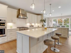 806 Meadow Lane SW, Vienna VA 22180
