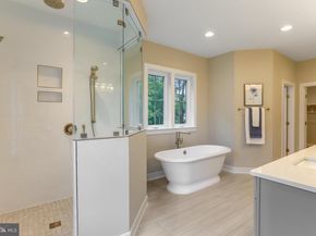 806 Meadow Lane SW, Vienna VA 22180