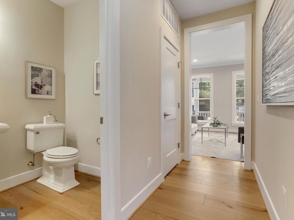 806 Meadow Lane SW, Vienna VA 22180
