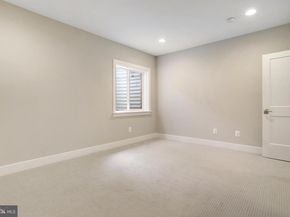 806 Meadow Lane SW, Vienna VA 22180
