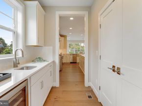 806 Meadow Lane SW, Vienna VA 22180