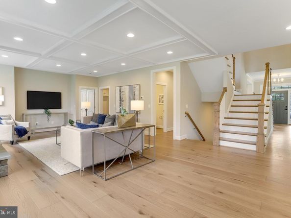 806 Meadow Lane SW, Vienna VA 22180