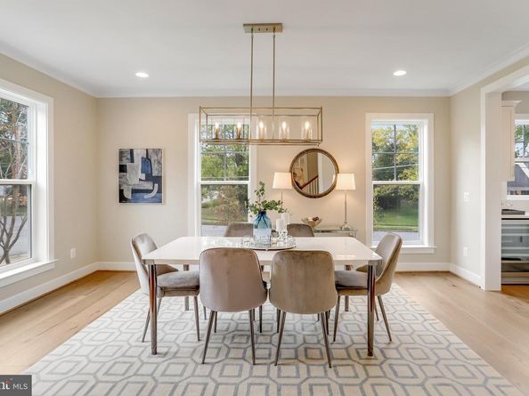 806 Meadow Lane SW, Vienna VA 22180