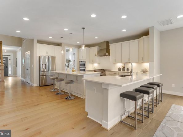 806 Meadow Lane SW, Vienna VA 22180