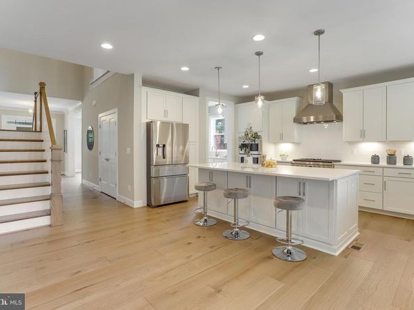 806 Meadow Lane SW, Vienna VA 22180