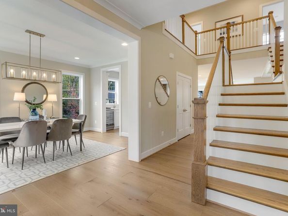 806 Meadow Lane SW, Vienna VA 22180