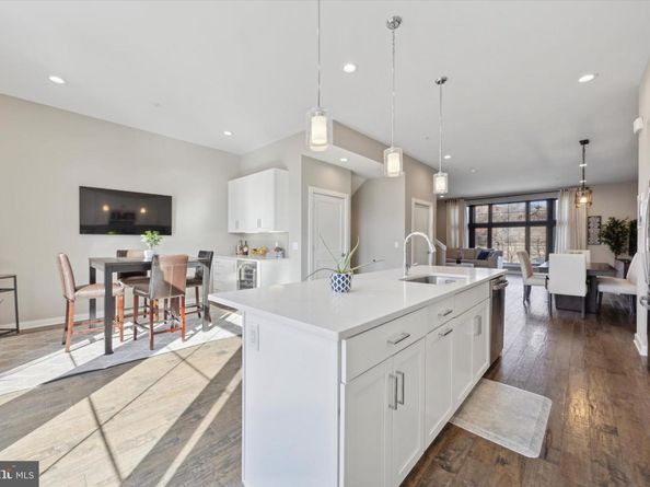 4537 Riverside Way, Philadelphia PA 19127