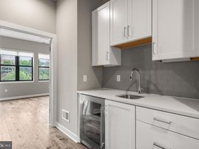 4537 Riverside Way, Philadelphia PA 19127