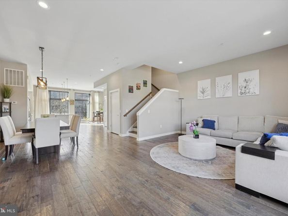 4537 Riverside Way, Philadelphia PA 19127