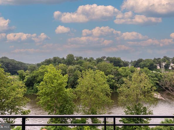 4537 Riverside Way, Philadelphia PA 19127